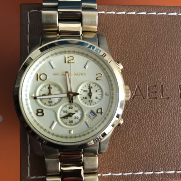 Michael Kors gold women’s watch with box! - Picture 3 of 5